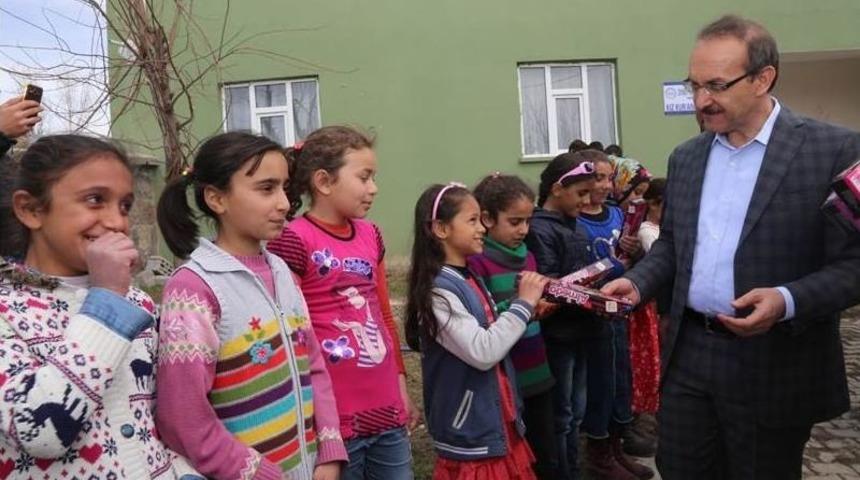 Vali Yavuz K&ouml;y Gezilerine Devam Ediyor