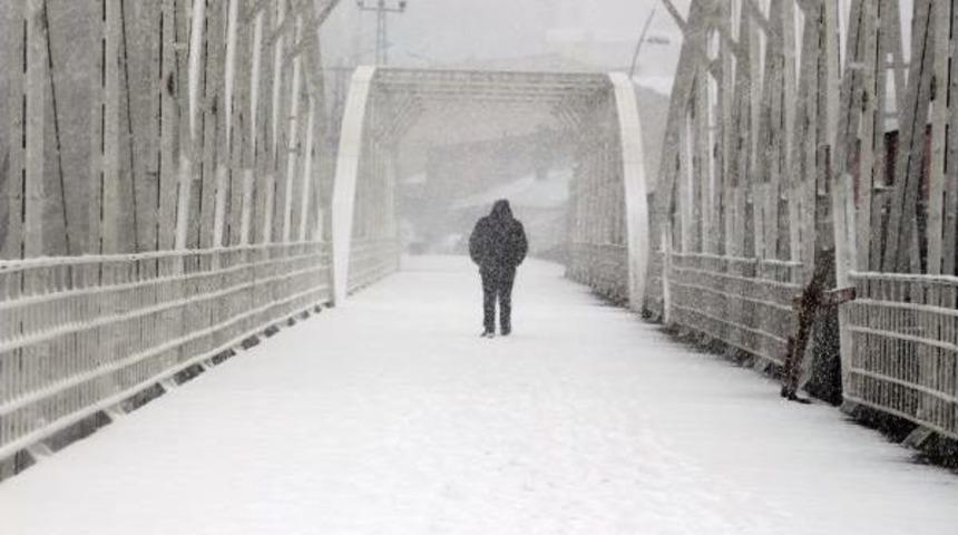 Ardahan&rsquo;Da Nisan'da Beyaza B&uuml;r&uuml;nd&uuml;