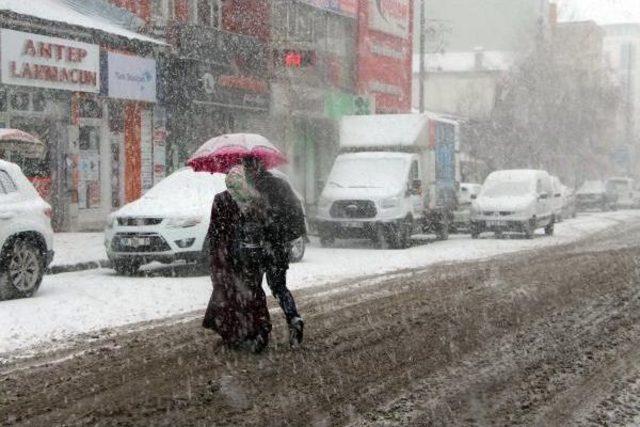 Ardahan’Da Nisan'da Beyaza Büründü