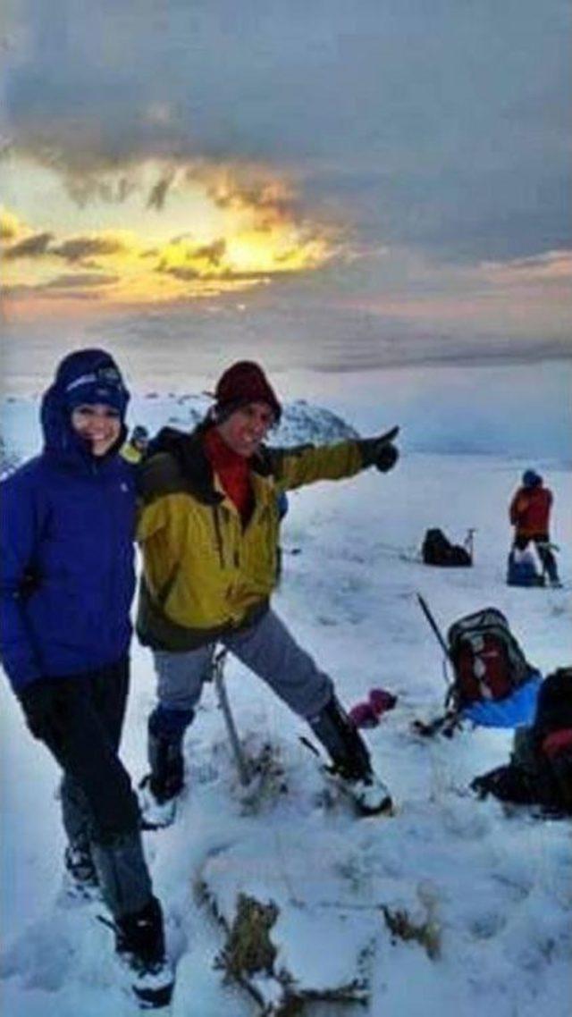 Kar Ve Fırtınaya Karşı 23 Dağcı&nbsp;S&uuml;phan Dağı na &nbsp;Zirve Yaptı 1