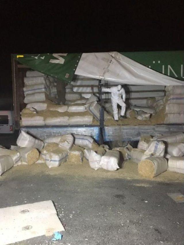 Saman &Ccedil;uvallarının Arasından 770 Kilo Esrar &Ccedil;ıktı 1