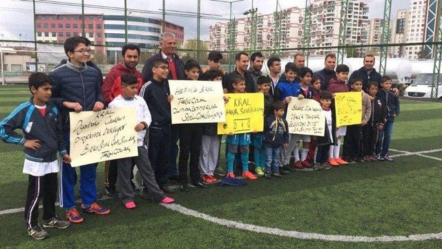 Diyarbakırlı Gen&ccedil;ler Tanju &Ccedil;olak&rsquo;ı Bekliyor 2