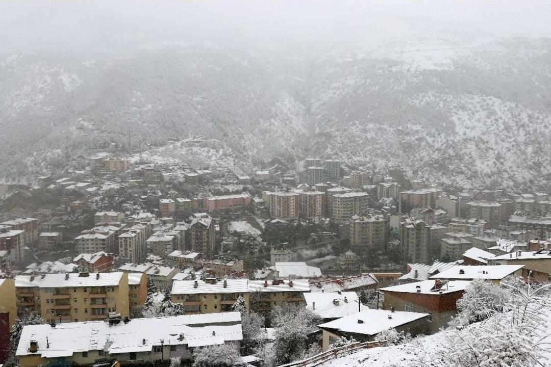 G&uuml;m&uuml;şhane&rsquo;ye Nisan Ayında Kar S&uuml;rprizi