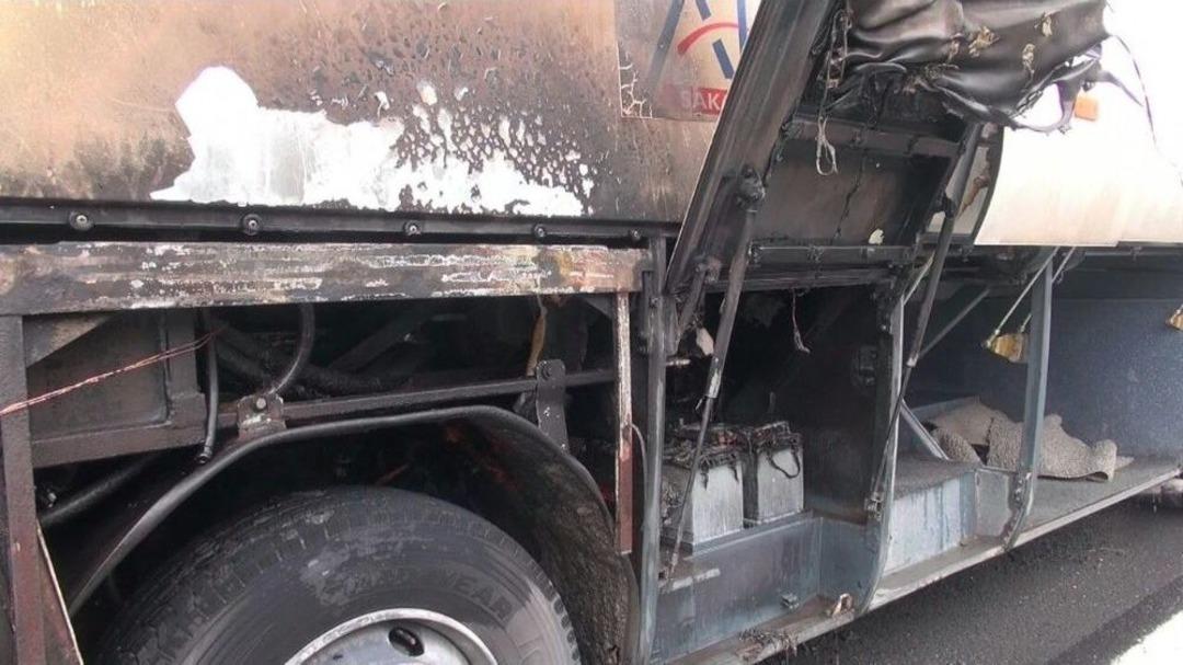 Sakaryaspor Taraftarını Taşıyan Midib&uuml;s Alev Aldı