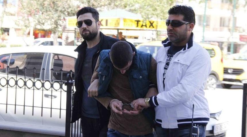 Polislerin De Evlerine Dadanan Azılı Hırsızlar Yakalandı