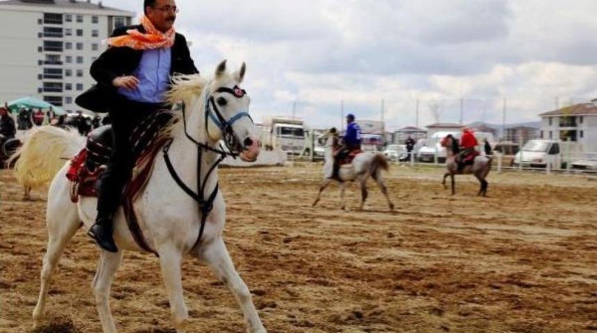 Başkan Cahan, Usta Cirit&ccedil;ilere Taş &Ccedil;ıkarttı