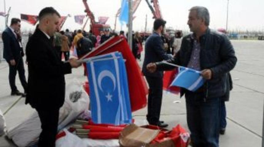 Mhp'nin Yenikapı Mitingi'ni Yapacağı Alanda T&uuml;rk Ve T&uuml;rkmen Bayrakları