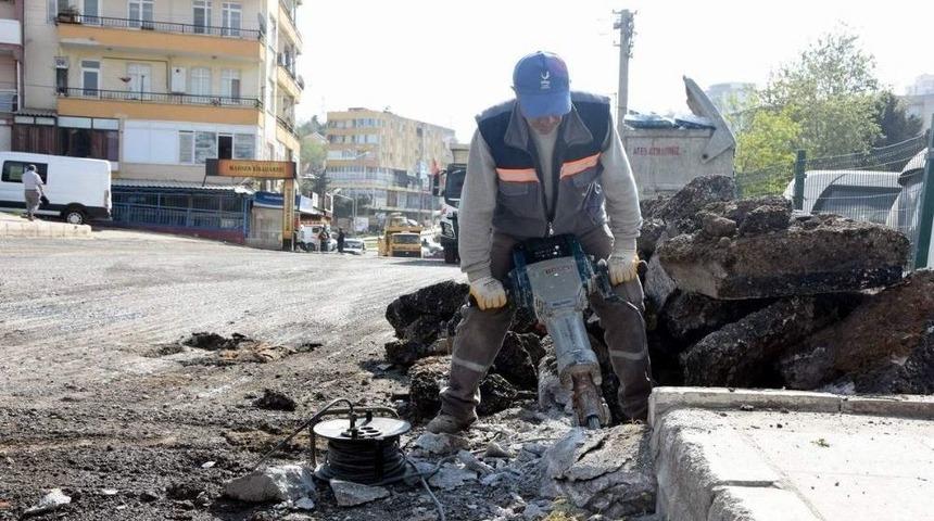 Aliağa&rsquo;daki Fatih Caddesinde Asfaltlama Mesaisi