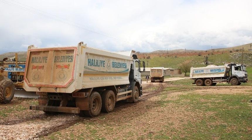 Haliliye Belediyesi Kırsaldaki Yol Atağını S&uuml;rd&uuml;r&uuml;yor