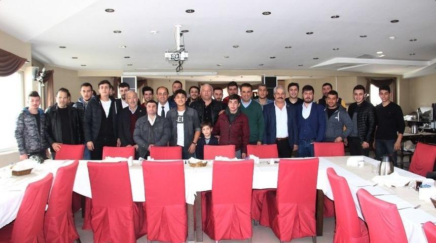 Başkan Demirtaş G&uuml;l&uuml;&ccedil;l&uuml; Gen&ccedil;lerle Kahvaltıda Buluştu