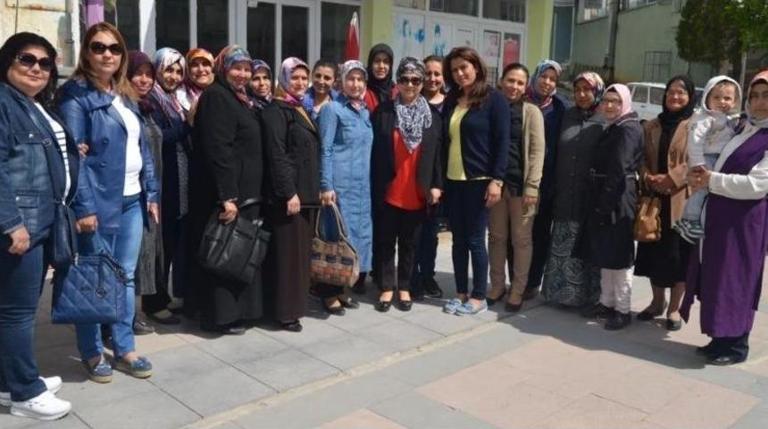 Ak Partili Kadınlardan Selendi&rsquo;de 16 Nisan &Ccedil;alışması