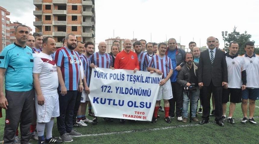 Bakan Soylu Trabzon&rsquo;da Polisler Ve Basın Mensupları İle Halı Saha Ma&ccedil;ı Yaptı