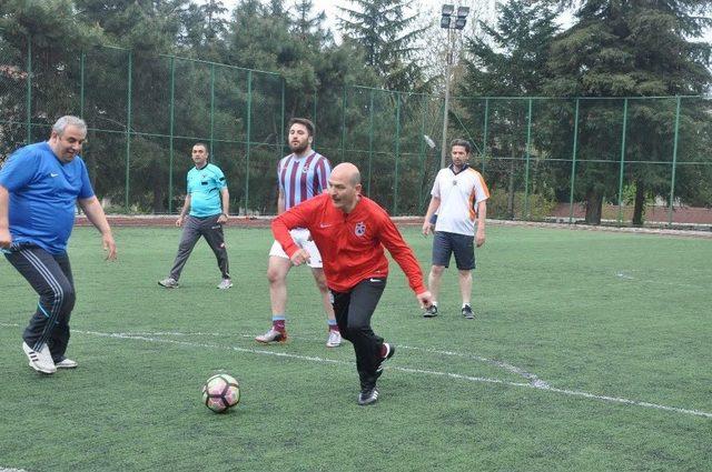 Bakan Soylu Trabzon’da Polisler Ve Basın Mensupları İle Halı Saha Maçı Yaptı