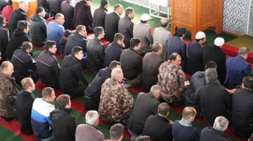 Şırnak'ta Emniyet'ten Şehitler I&ccedil;in K&uuml;rt&ccedil;e- T&uuml;rk&ccedil;e Mevlit