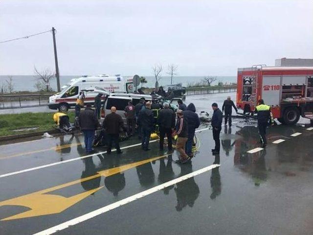 Rize&rsquo;de İtfaiye Aracı G&uuml;rc&uuml; Plakalı Minib&uuml;sle &Ccedil;arpıştı: 1 &Ouml;l&uuml;, 6 Yaralı 1