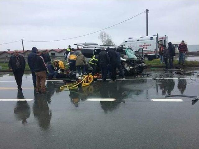 Rize&rsquo;de İtfaiye Aracı G&uuml;rc&uuml; Plakalı Minib&uuml;sle &Ccedil;arpıştı: 1 &Ouml;l&uuml;, 6 Yaralı 2