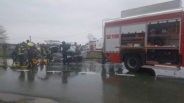 Rize&rsquo;de İtfaiye Aracı G&uuml;rc&uuml; Plakalı Minib&uuml;sle &Ccedil;arpıştı: 1 &Ouml;l&uuml;, 6 Yaralı 3