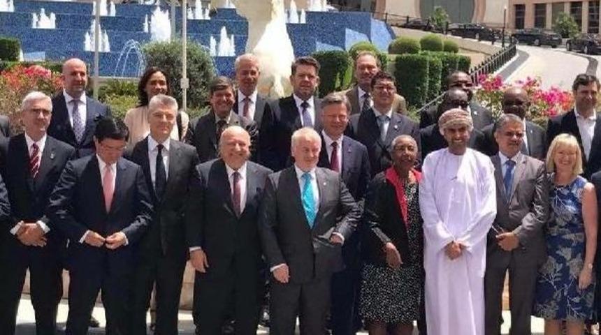 Şener&rsquo;Den Elektronik Cihaz Yasağına Tepki