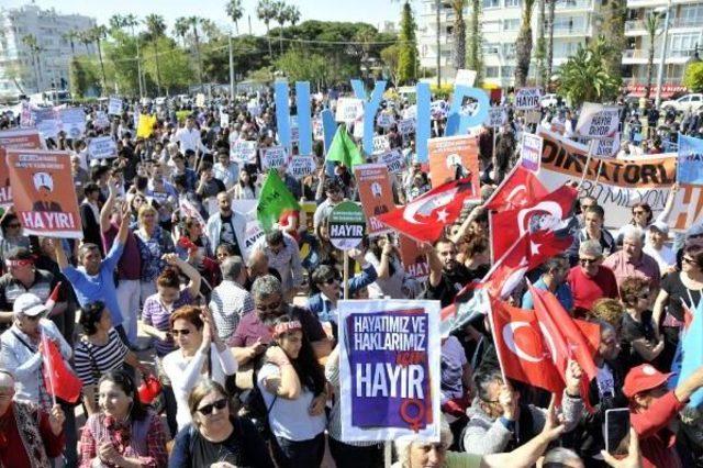 Antalya'da 2 Bin Kişi 'hayır' Için Yürüdü