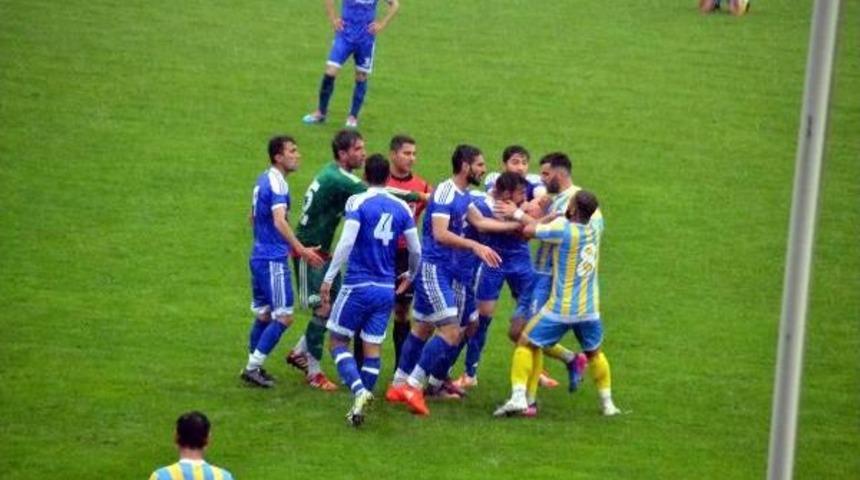 Siirt'te Bal Ligi Şampiyonluk Ma&ccedil;ında Olaylar &Ccedil;ıktı&nbsp;