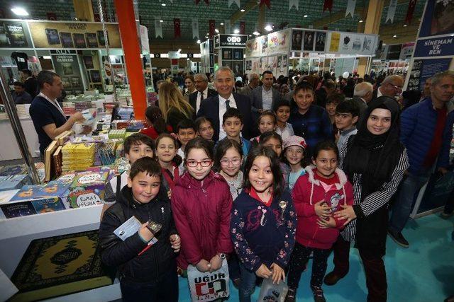 Denizli Kitap Fuarına Yoğun İlgi