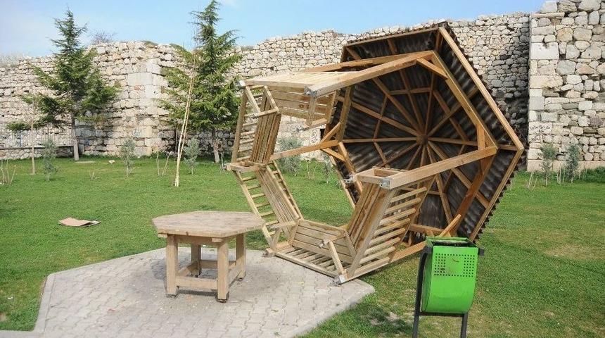 Şehir Magandaları Semt Parkına Zarar Verdi