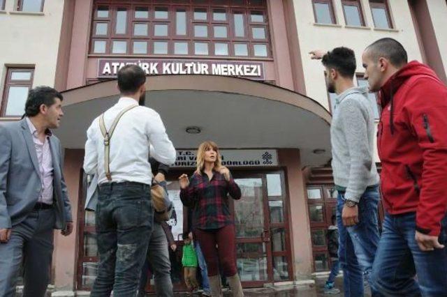 Sanatçı Gülben Ergen, Hakkari'de