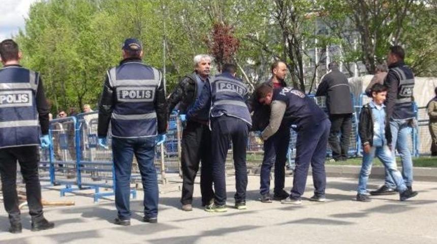 Hdp'nin Bursa Mitingine 900 Kişi Geldi, 1000 Polis G&ouml;rev Yaptı