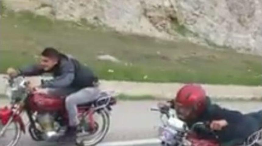 Motosiklet Üzerinde Tehlikeli Yolculuk Kamerada