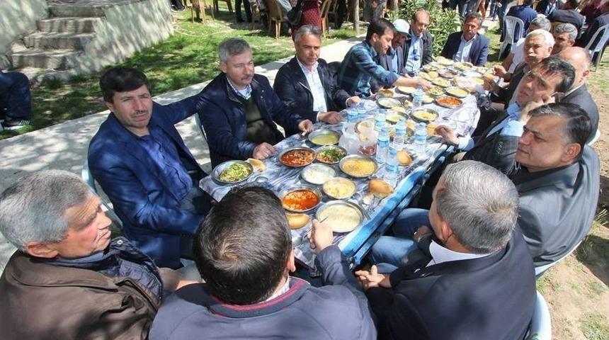 &Ccedil;altepe&rsquo;de 4 Bin Kişilik Hayır Yemeği