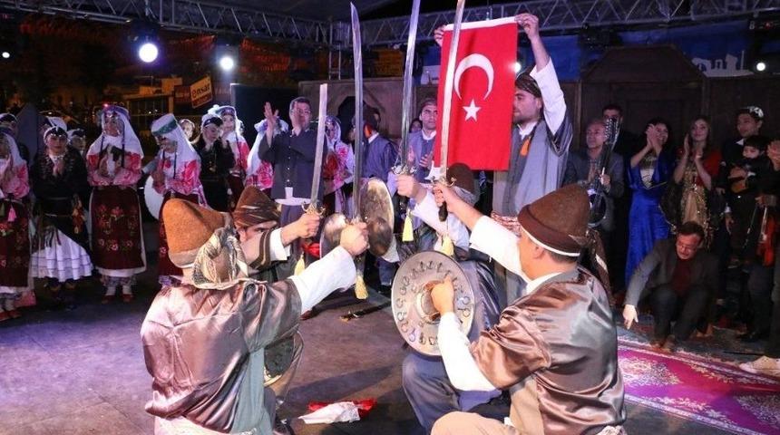 K&uuml;lt&uuml;r Gecesi Yoğun İlgi G&ouml;rd&uuml;