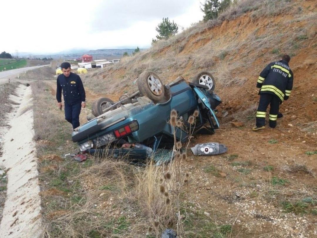 Kastamonu&rsquo;da İki Otomobil &Ccedil;arpıştı: 3 Yaralı