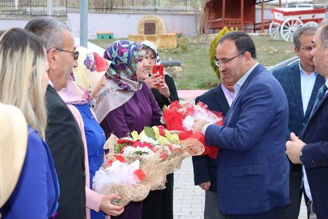 Bakan Bozdağ, Yozgat’ta Üniversite Öğrencilerinin Sorularını Yanıtladı