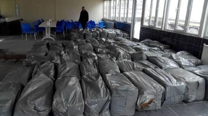 Adıyaman'da 800 Kilo Ka&ccedil;ak T&uuml;t&uuml;n Ele Ge&ccedil;ti