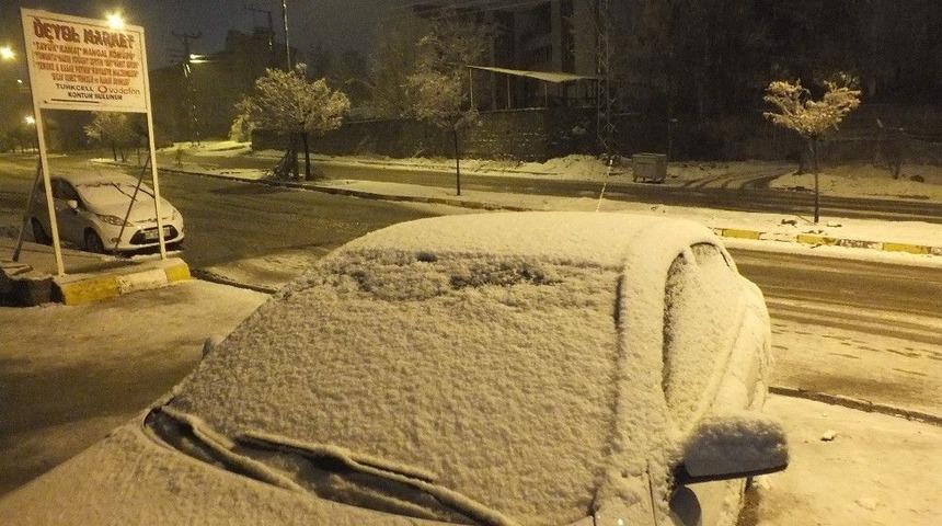 Malazgirt&rsquo;te Nisan&rsquo;da Kar S&uuml;rprizi