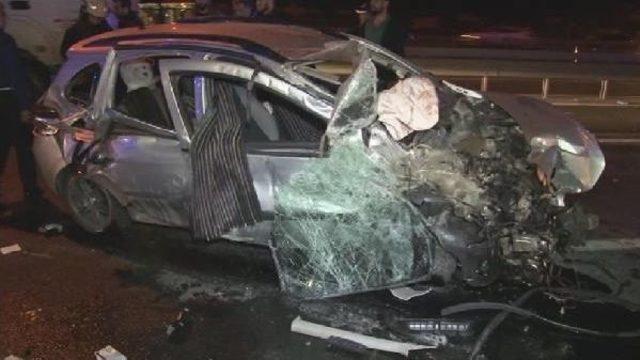 Zeytinburnu nda Trafik Kazası: 1 &Ouml;l&uuml;, 2 Yaralı 2