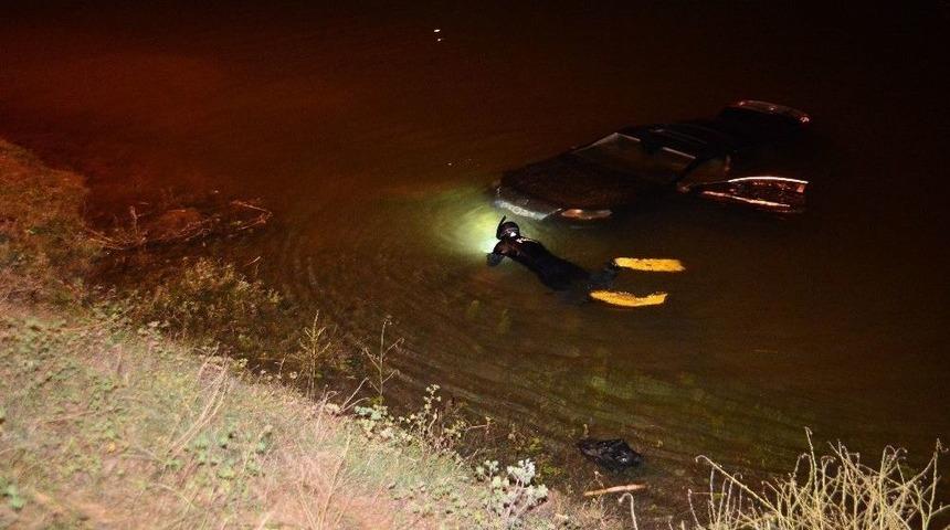 Hırsız &Ccedil;aldığı Otomobille G&ouml;le U&ccedil;tu