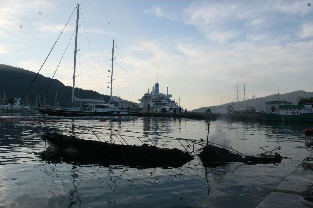 Marmaris&rsquo;te Yat Yangını: 1 &Ouml;l&uuml; 2 Yaralı