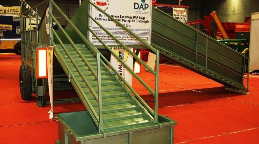 T&uuml;rkiye&rsquo;nin İlk Mobil Koyun Banyoluğu Van&rsquo;da &Uuml;retildi