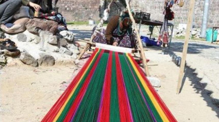 Kadifekale&rsquo;De Ekmek, Dokuma Tezgahından &Ccedil;ıkıyor