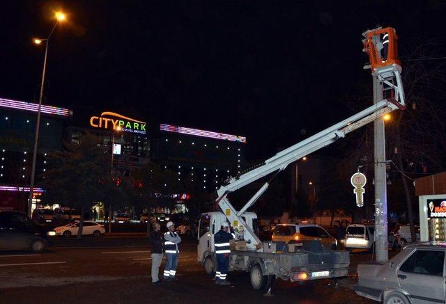 Dicle Elektrik, Diyarbakır’da 9 Bin Sokak Lambasını Yeniledi