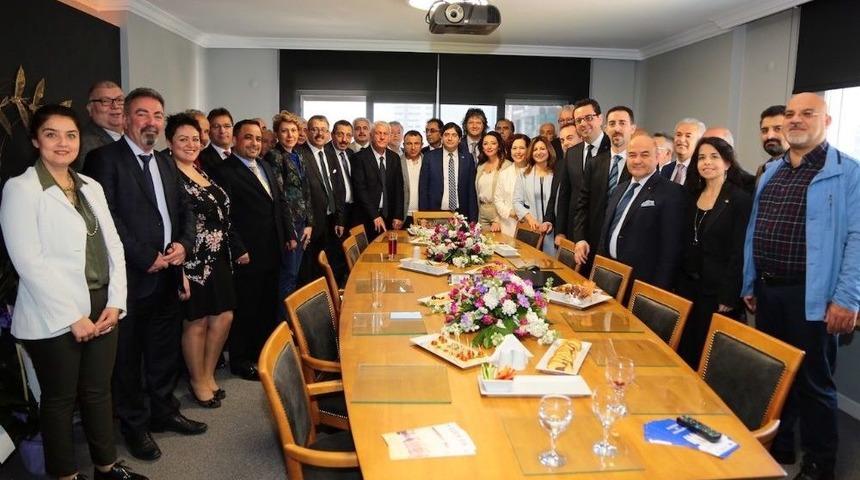 T&uuml;rkiye&rsquo;yi Barıştıracak Arabulucular İzmir&rsquo;de Hizmete Başladı