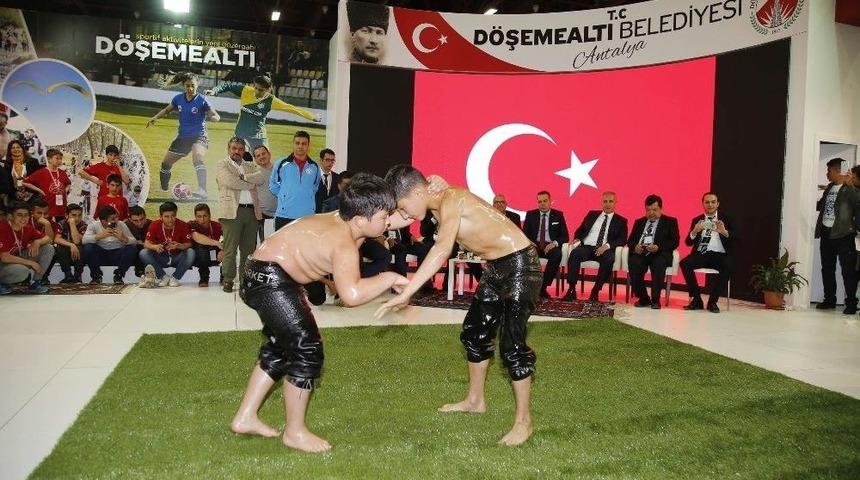 D&ouml;şemealtı Standına Yoğun İlgi