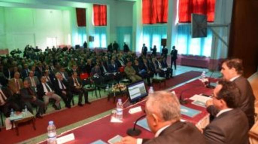 Vali Arslantaş, Refahiye&rsquo;de Muhtarlar İle Bir Araya Geldi