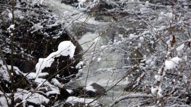 Nisan'da Kar Yağdı, Ovit Geçidi Yine Ulaşıma Kapandı