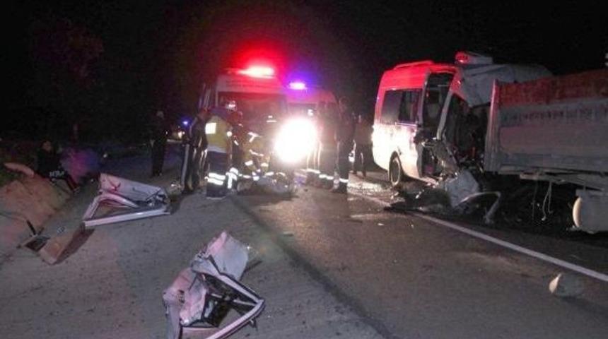 Fenerbah&ccedil;eli Taraftarlar Ma&ccedil; D&ouml;n&uuml;ş&uuml; Kaza Yaptı: 1 &Ouml;l&uuml;, 19 Yaralı