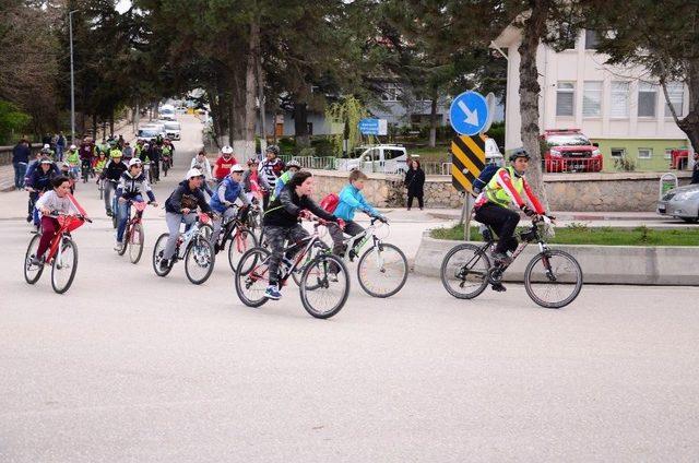 Kalplerini Korumak İ&ccedil;in Pedal &Ccedil;evirdiler 2