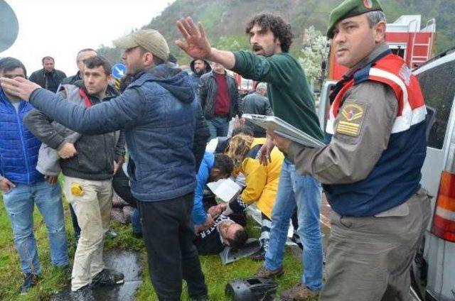 Minibüs, Itfaiye Aracına Arkadan Çarptı: 3'ü Ağır 7 Yaralı