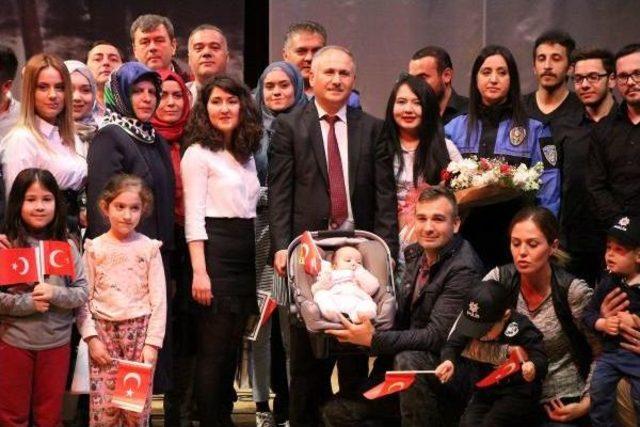 &Uuml;niversitelilerden Polise &Ouml;zel Konser 1