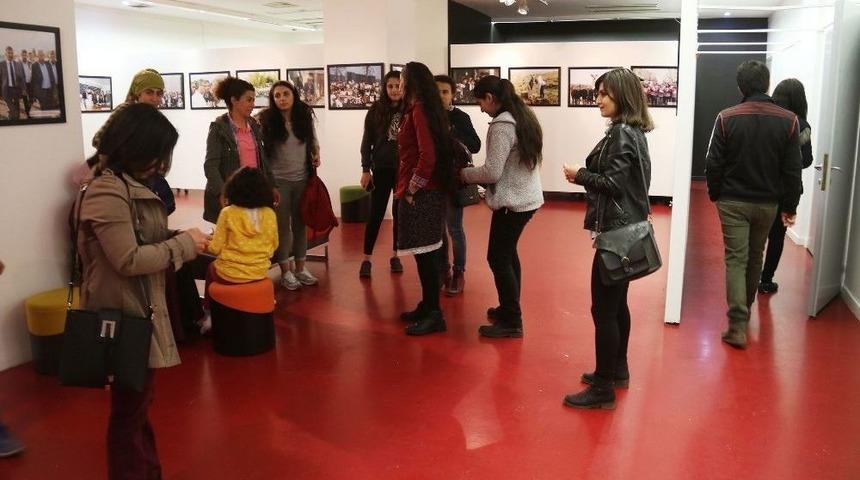 Bağlar Belediyesi Kadınları &ldquo;qırıx&rdquo; Adlı Tiyatro Oyununa G&ouml;t&uuml;rd&uuml;